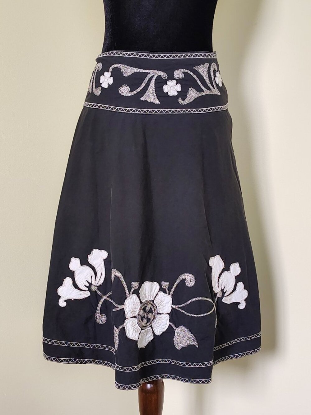 Black & White Floral Embroidery A-line Cotton Midi Summer Skirt - 27" Waist